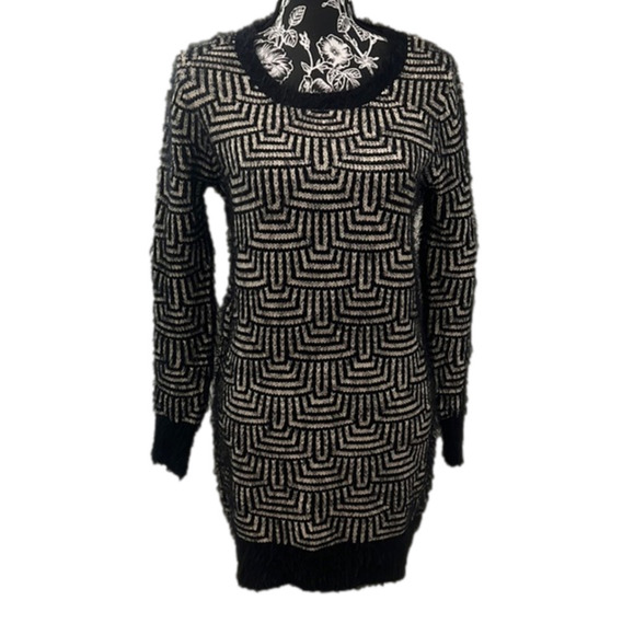 MIZUMI black and white sweater - Picture 1 of 8